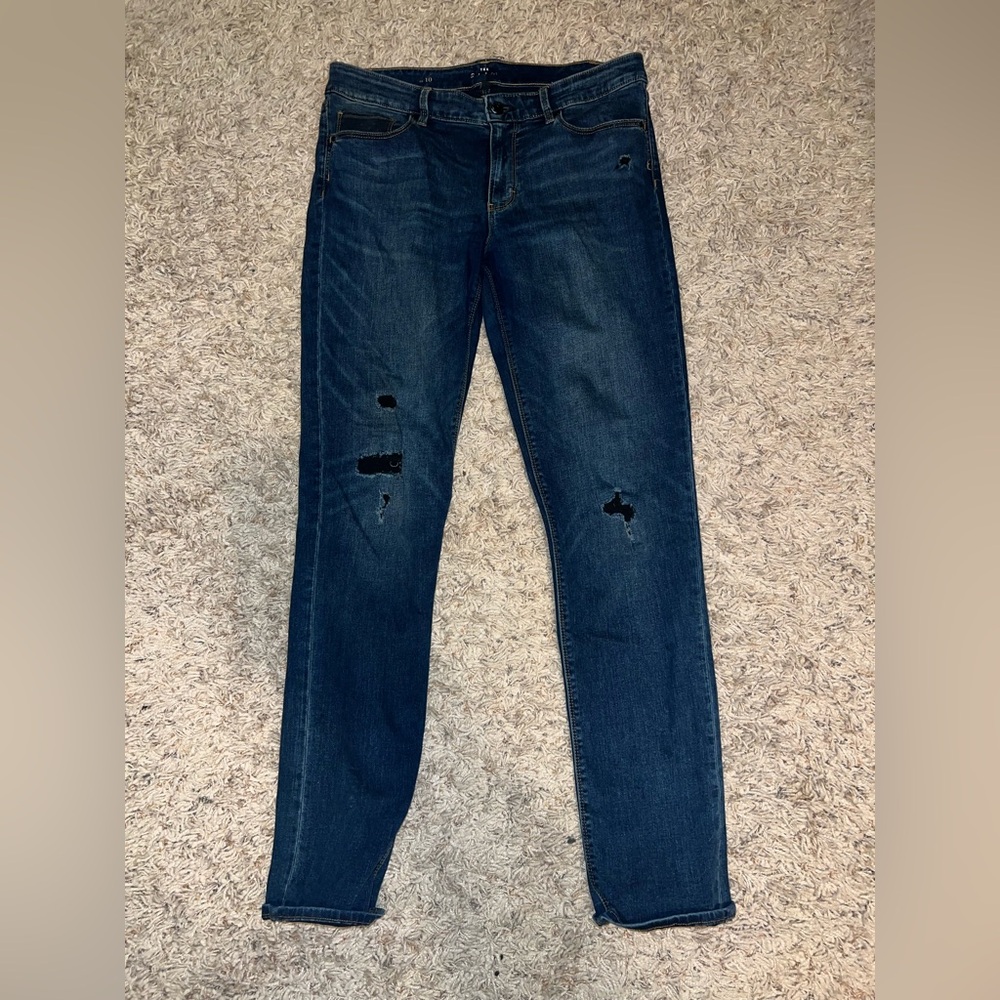 White House black market size 10 stretchy high rise distressed jeans